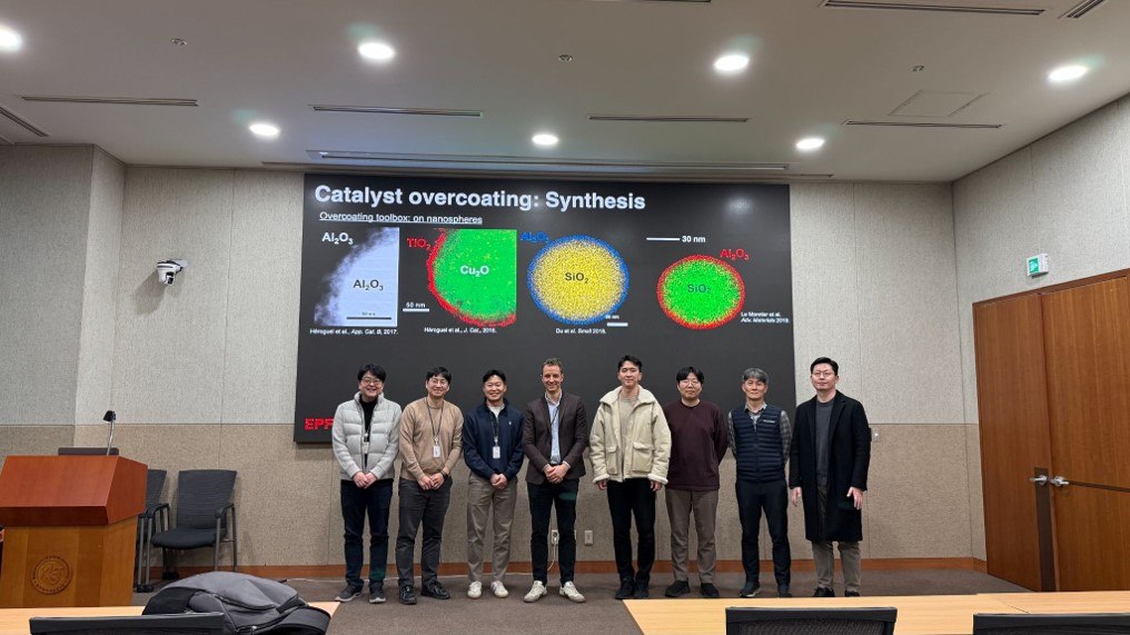 Group photo after Prof. Luterbacher's seminar at KIST
